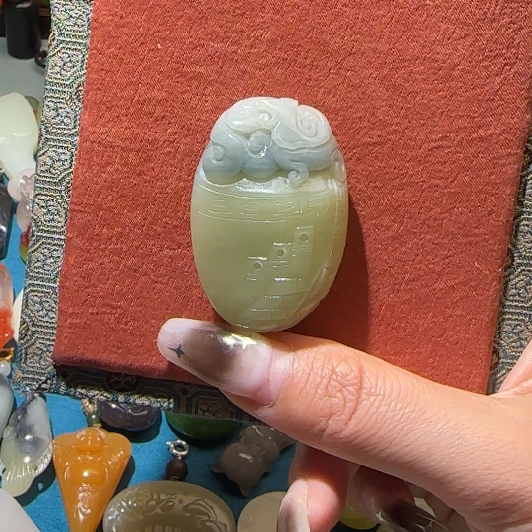 颈饰未镶嵌和田玉蓝皮黄口