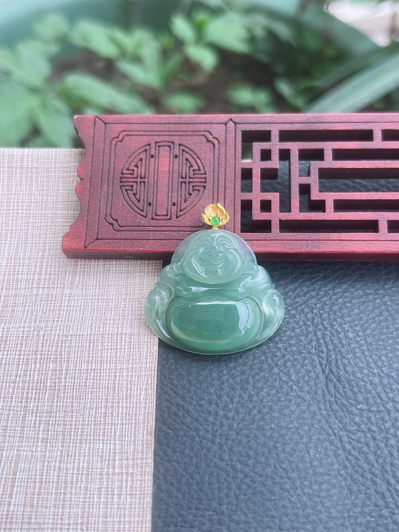 天然缅甸A货翡翠.冰润胶感优美满绿佛公吊坠.尺寸27.8-30.8-5.9