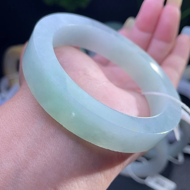 定制翡翠未镶嵌翡翠手镯