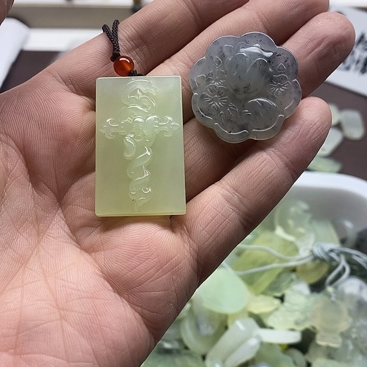 蛇纹石玉未镶嵌颈饰