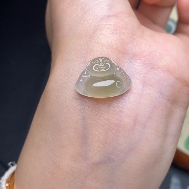 翡翠颈饰未镶嵌佛公