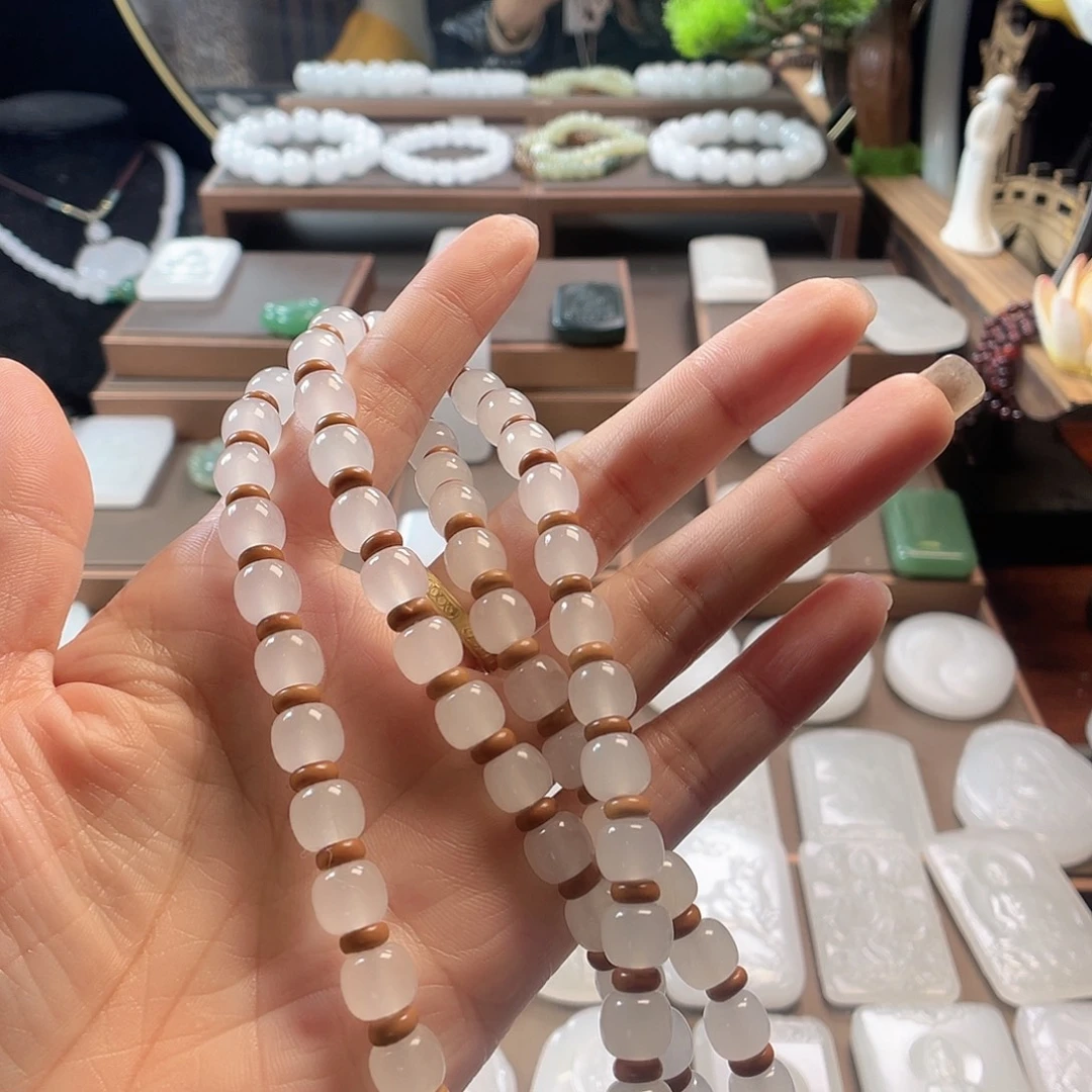诚***石英质玉（金丝玉）未镶嵌颈饰新疆金丝玉