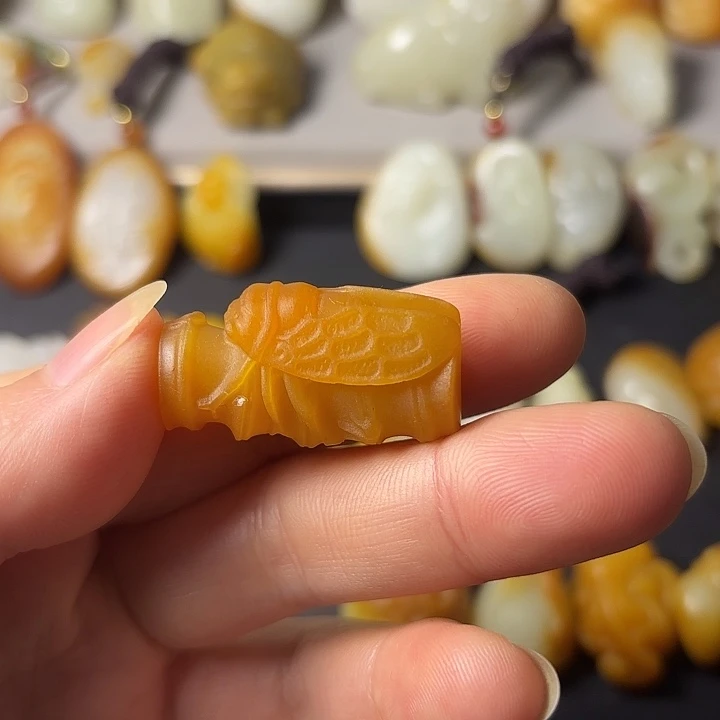 和田玉未镶嵌吊坠(赠链)