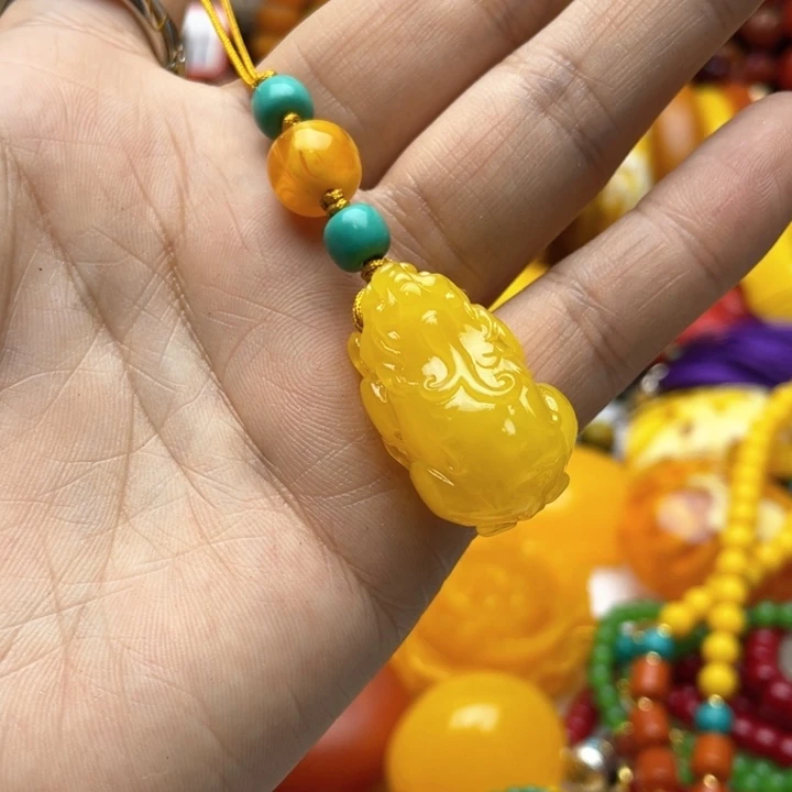 树脂制品92号手机挂