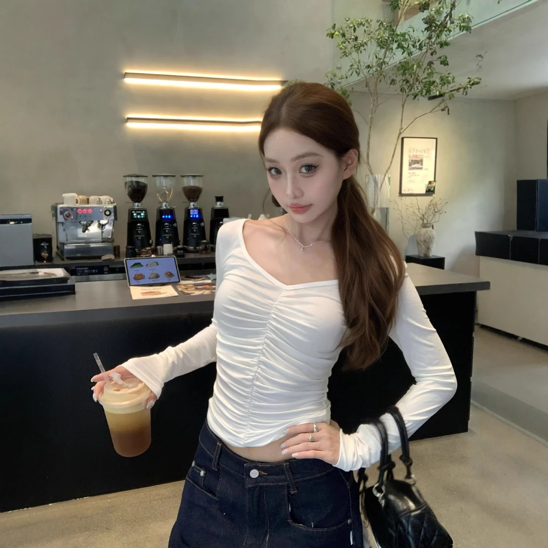 白色v领褶皱打底长袖t恤女秋季内搭法式修身显瘦气质纯欲短款上衣