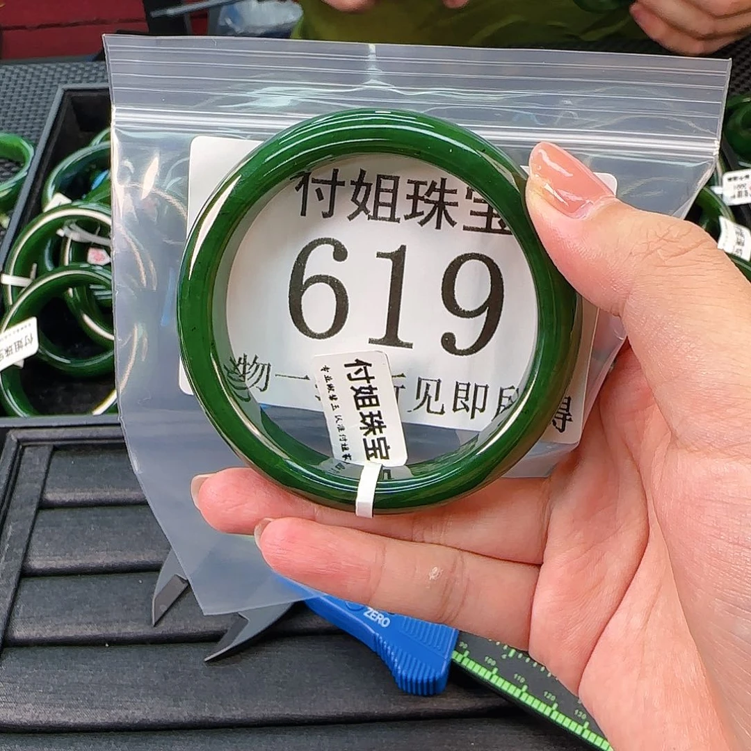 颈饰未镶嵌和田玉手镯59 619