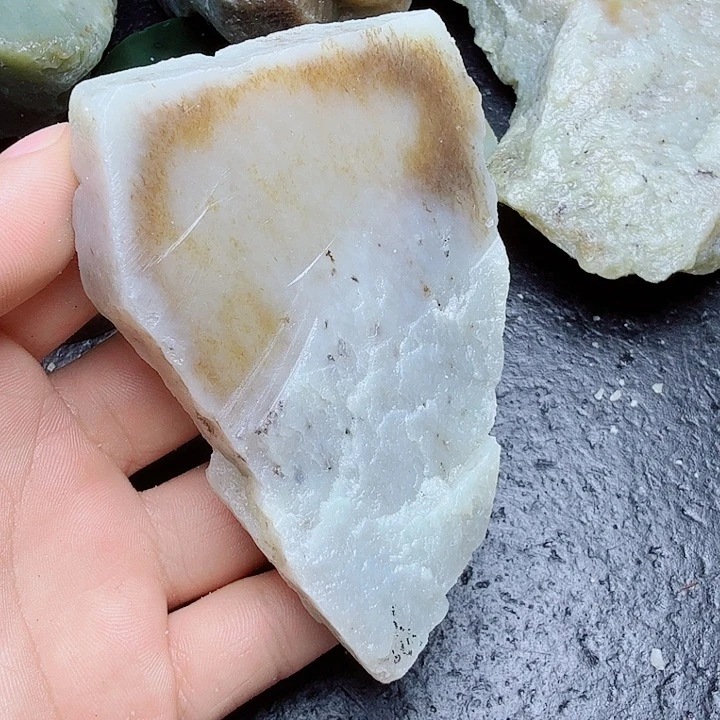 和田玉（糖玉）未镶嵌珠宝奇石