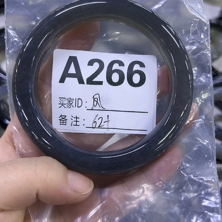 凤***舞蛇纹石玉未镶嵌手镯