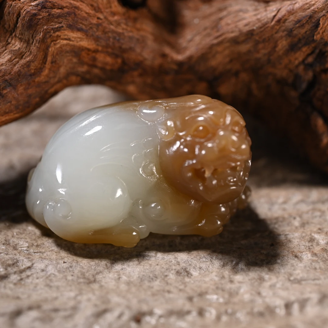 LOT8815 2510180278和田玉且末糖貔貅挂坠/保利