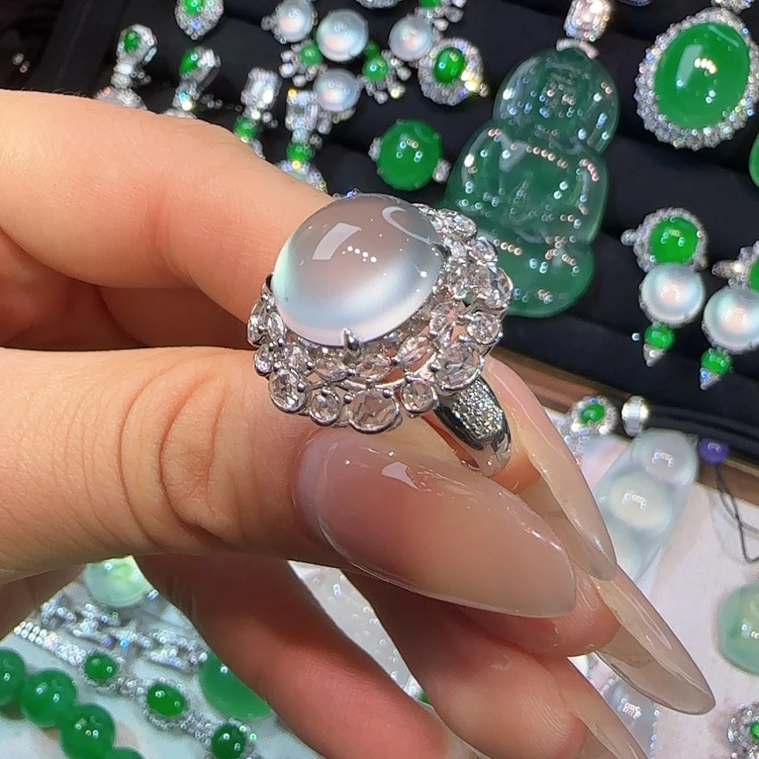 翡翠18K金镶嵌戒指