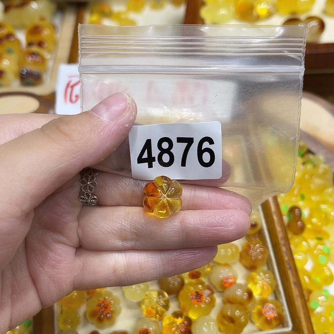 琥珀未镶嵌颈饰蜜蜡
