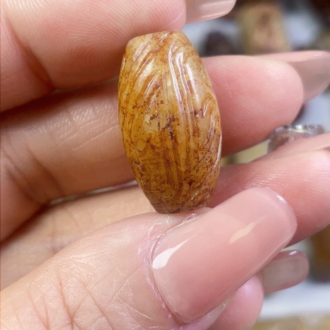 和田玉颈饰未镶嵌孔**哥