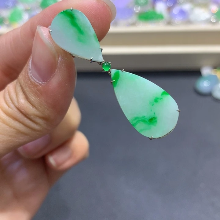 翡翠颈饰18K金镶嵌翡翠