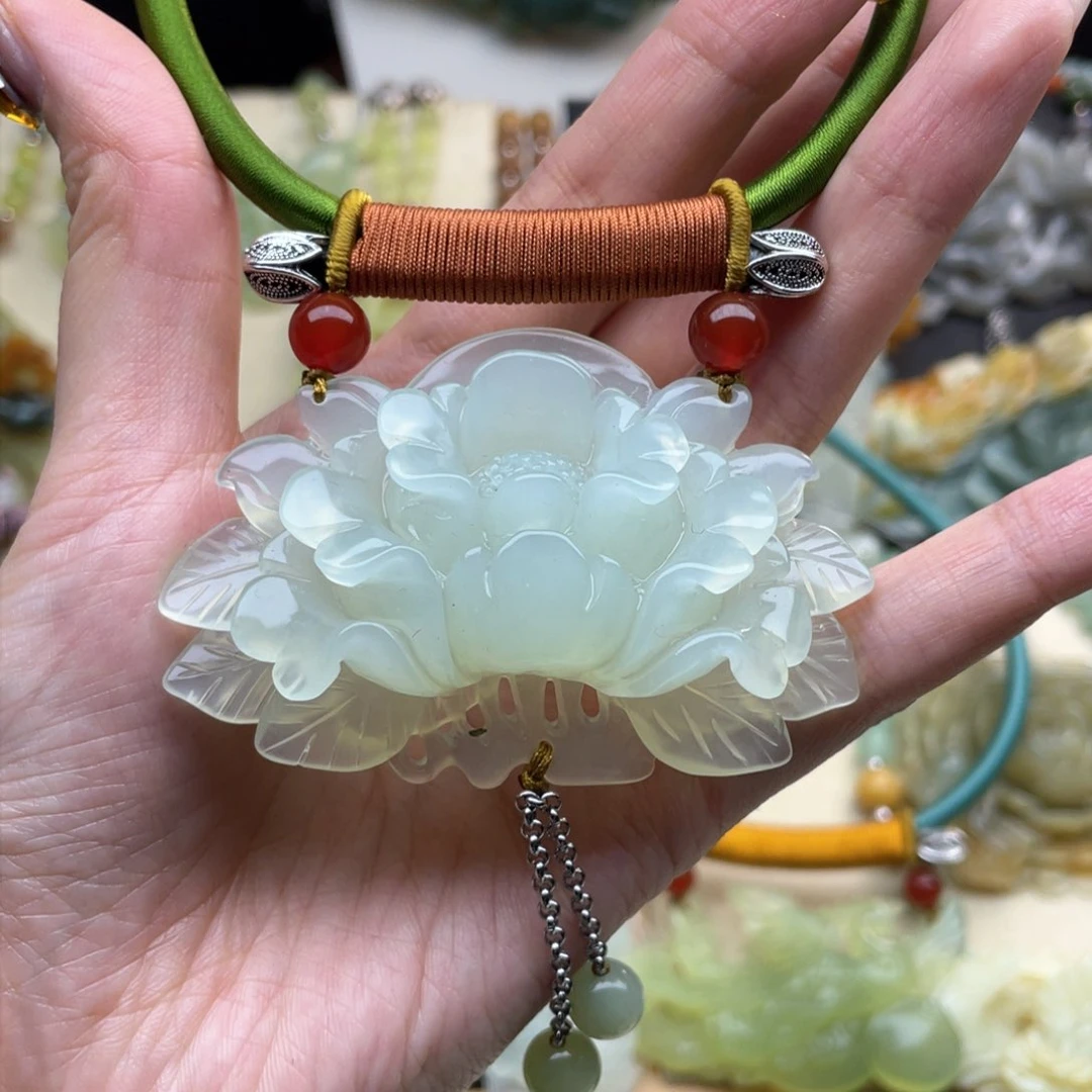 蛇纹石玉颈饰未镶嵌