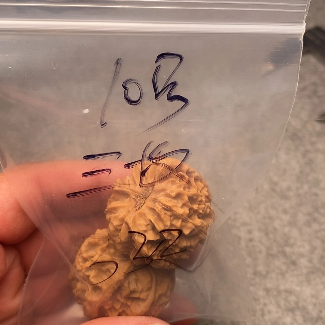 文玩核桃把件三棱