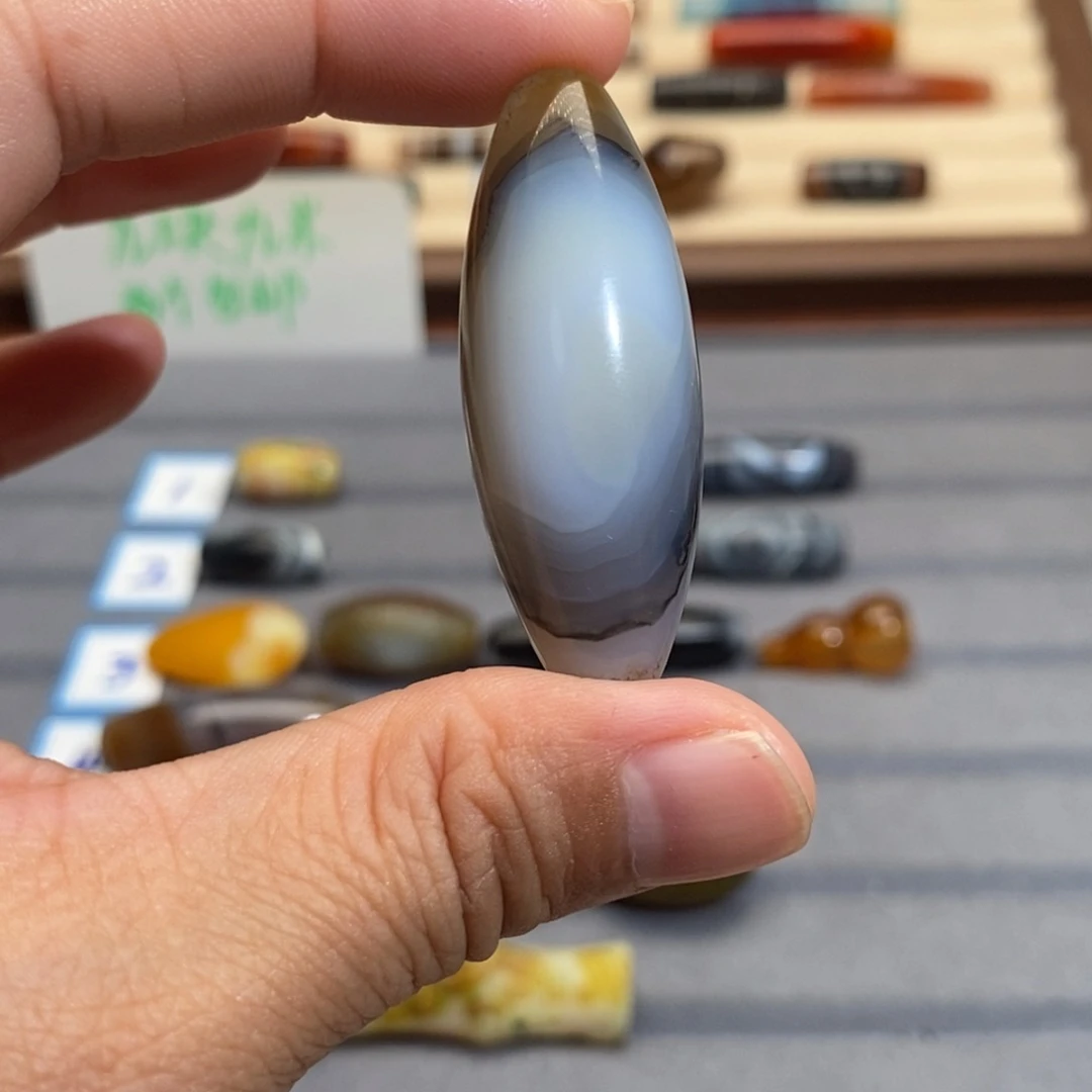 玛瑙/玉髓颈饰未镶嵌茶**寻