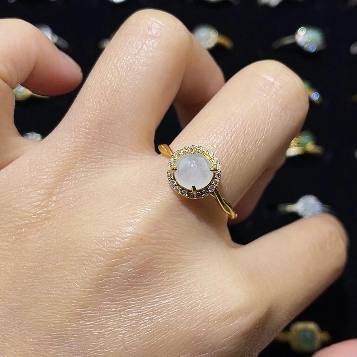 翡翠未镶嵌颈饰戒指