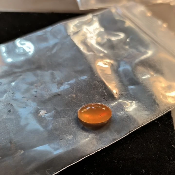 于***珍未镶嵌戒面石英岩玉