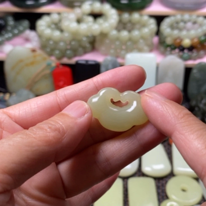 【闪购商品】颈饰未镶嵌和田玉（糖玉）