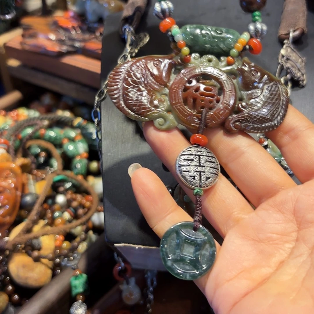 翡翠未镶嵌颈饰，我