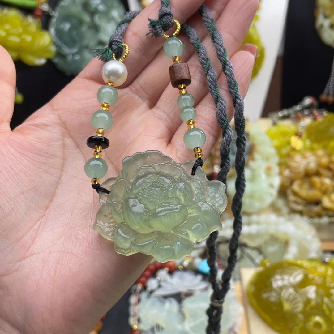 未镶嵌蛇纹石玉颈饰