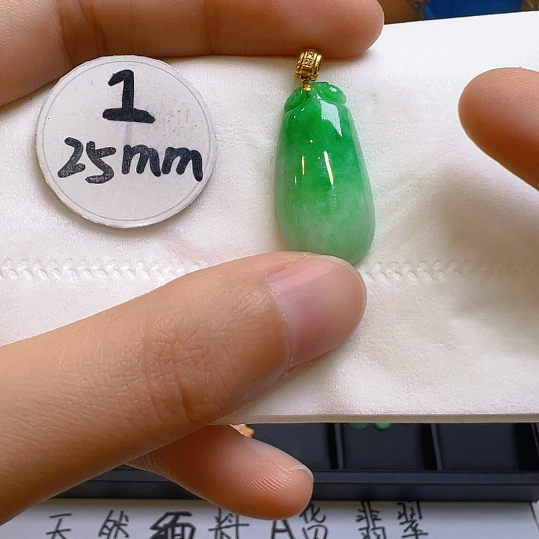 翡翠颈饰18K金镶嵌翡翠