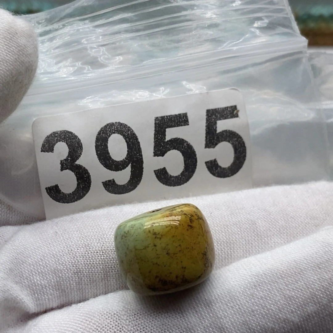 绿松石未镶嵌颈饰鑫*