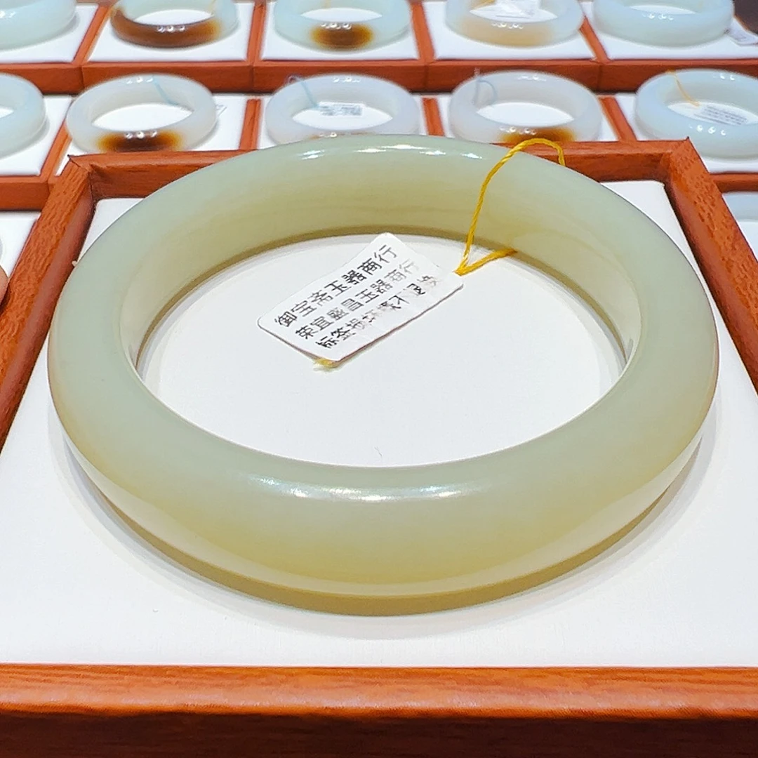 和田玉未镶嵌手镯黄口