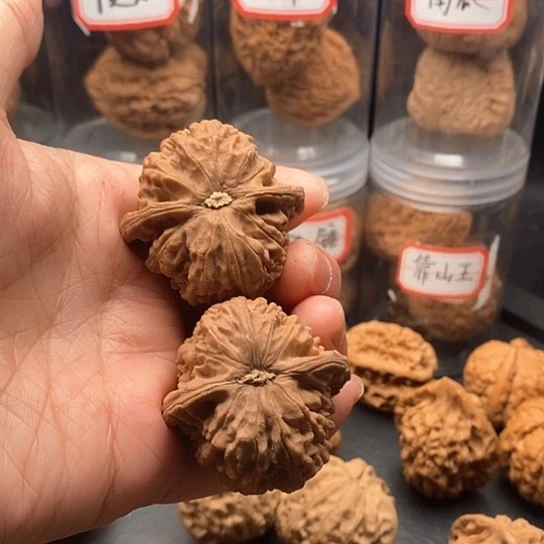 文玩核桃把件大****L牡丹纹