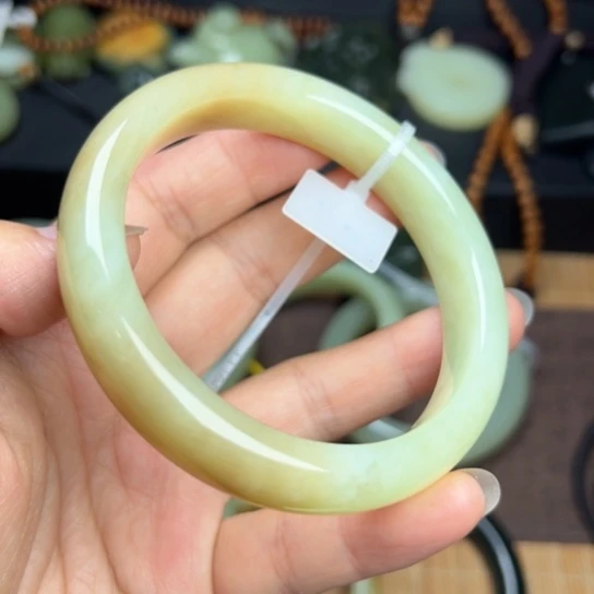 和田玉（糖玉）手镯未镶嵌61