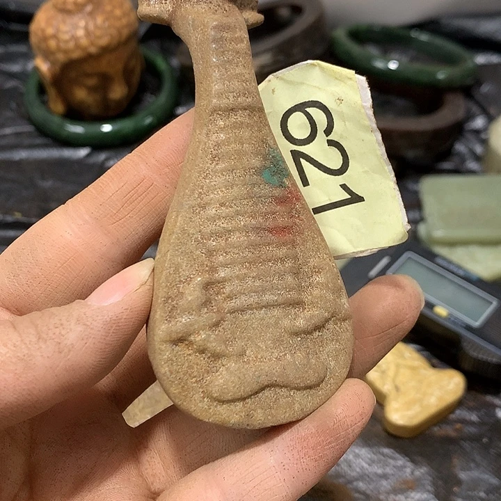 柒***七和田玉未镶嵌颈饰