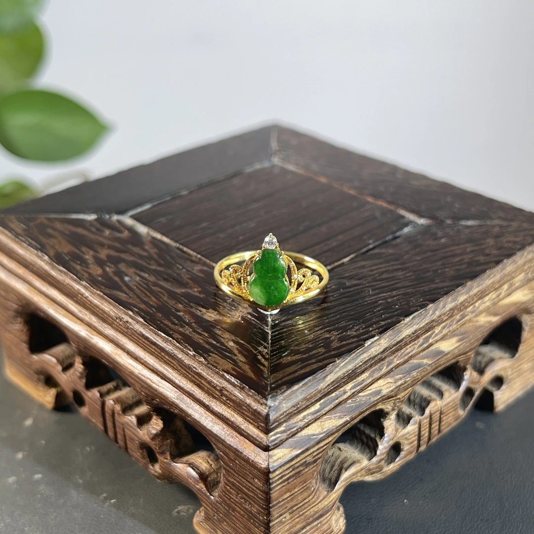 JCW27-233  天然缅甸A货翡翠  18K含钻镶嵌葫芦戒指15#