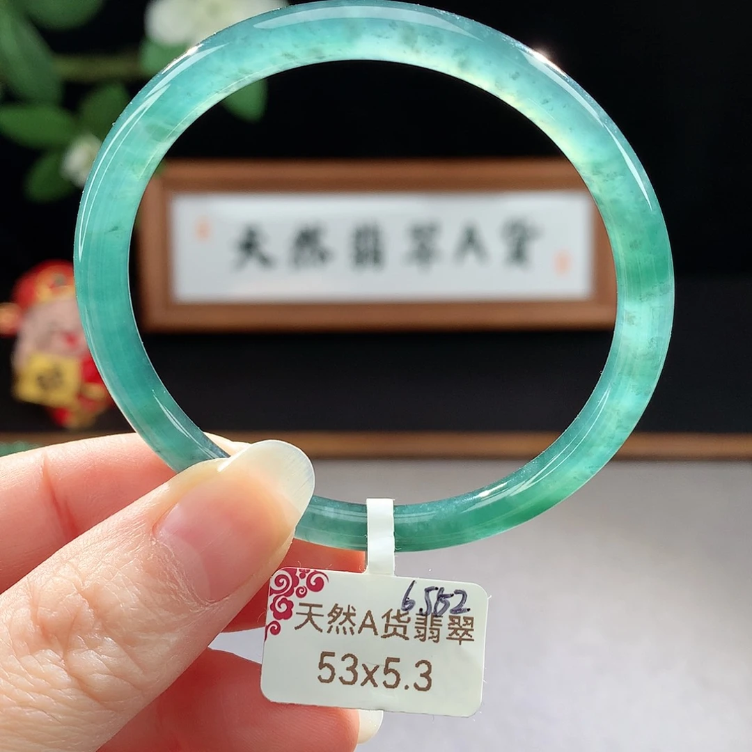 未镶嵌手镯（圆镯）翡翠