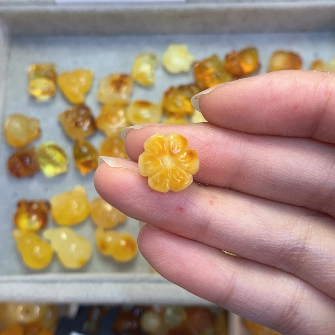 蜜蜡颈饰未镶嵌梅花