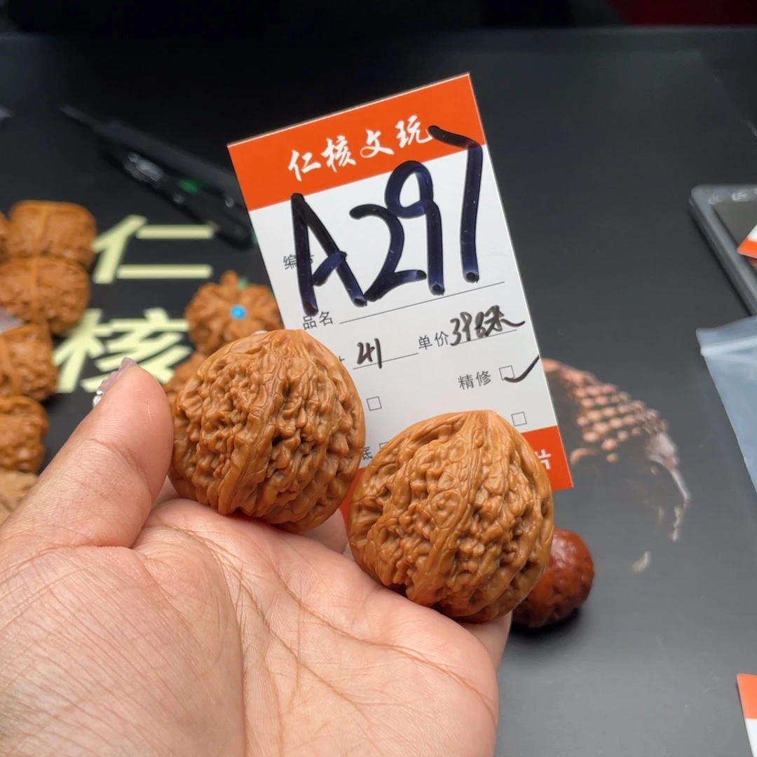 让***儿文玩核桃把件41尺寸虎头王