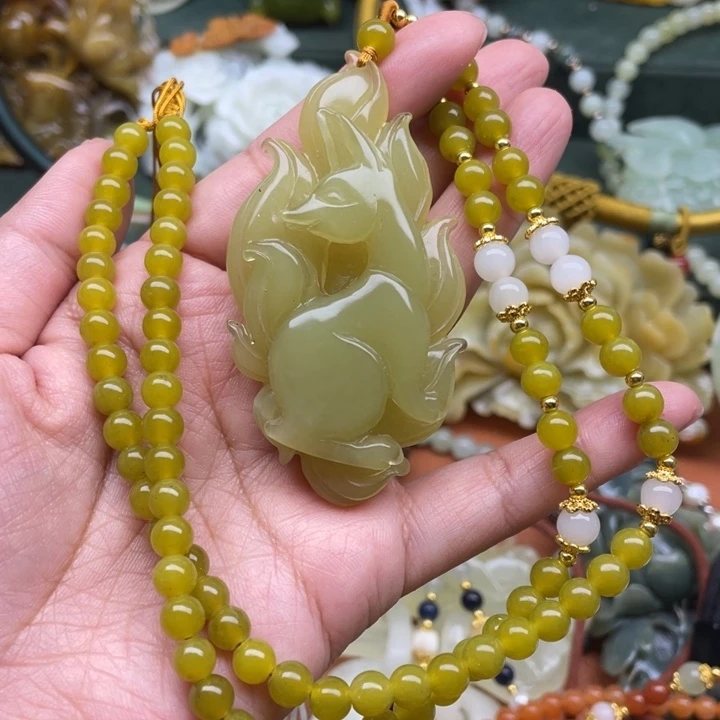 蛇纹石玉吊坠合金