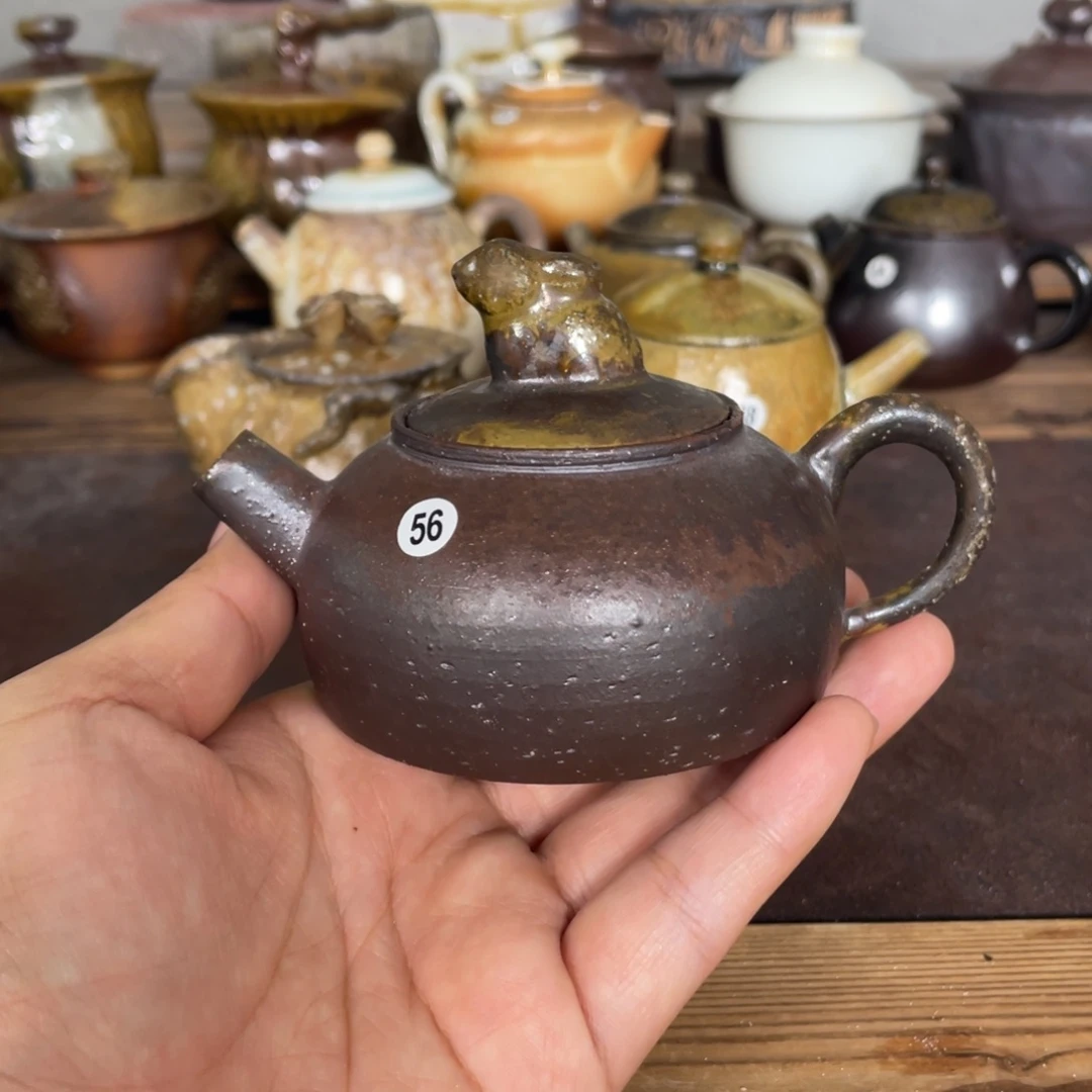 56兔子壶。  柴烧红珍珠