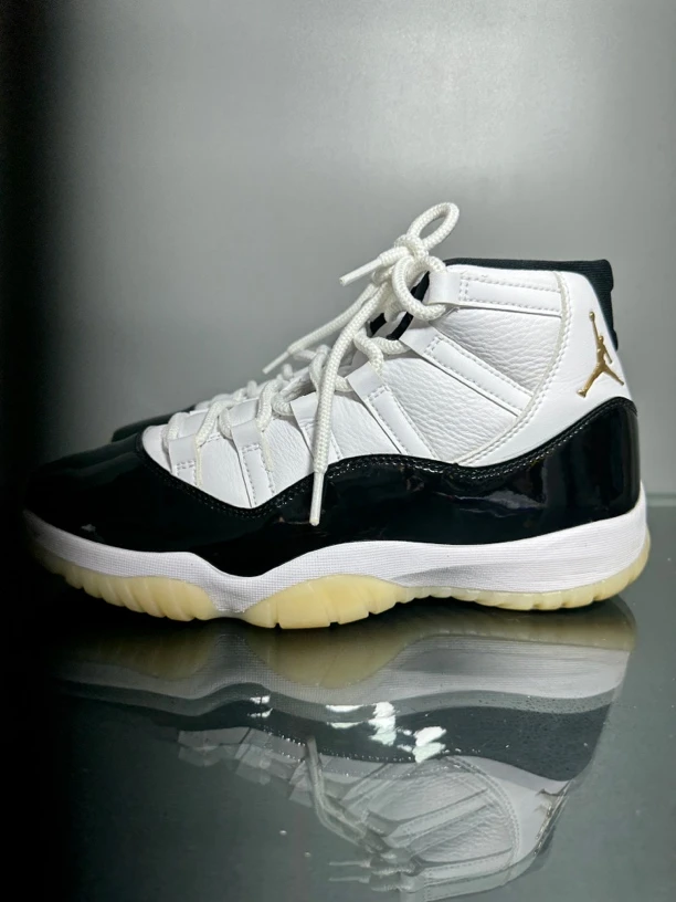 43码 95新 耐克Nike AJ11 白黑 高帮 复古篮球鞋 已洗护消毒 二手