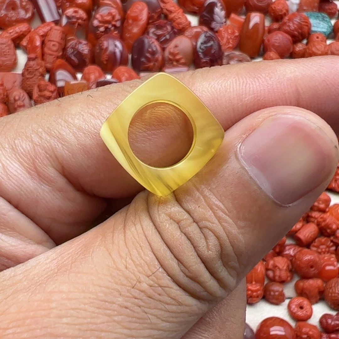 南红玛瑙配饰未镶嵌