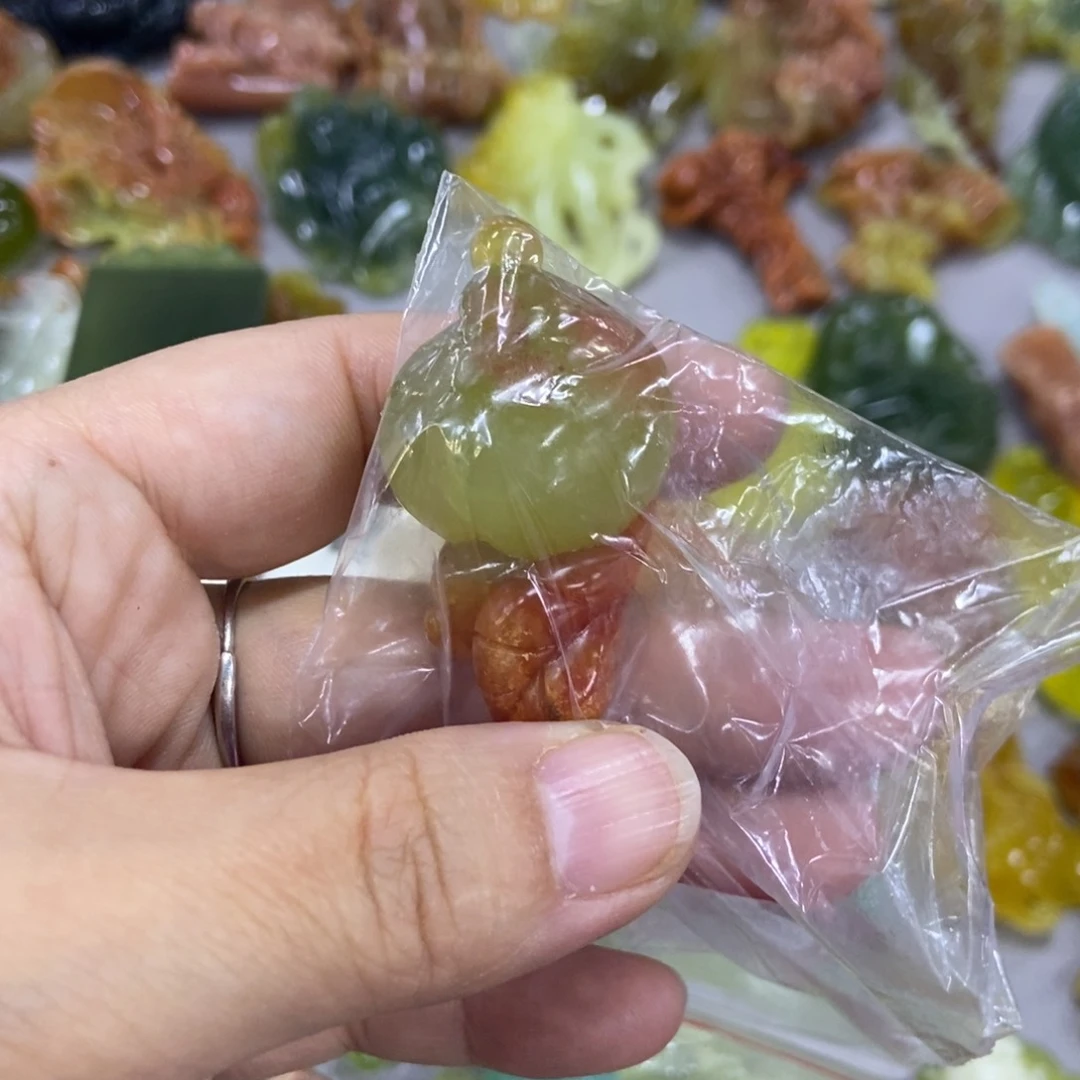 未镶嵌蛇纹石玉挂件浩**谁