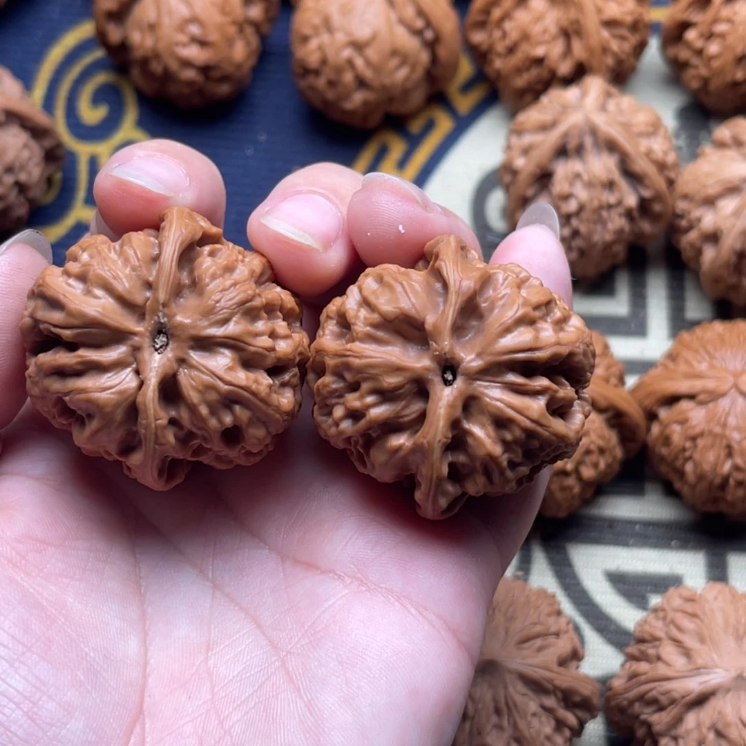 文玩核桃吊坠守**福雪狮38