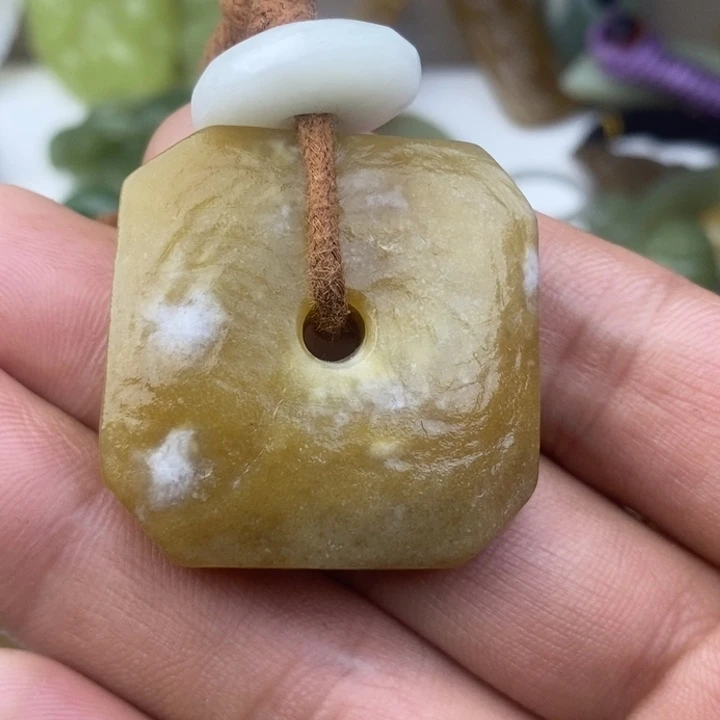 和田玉（糖玉）未镶嵌颈饰