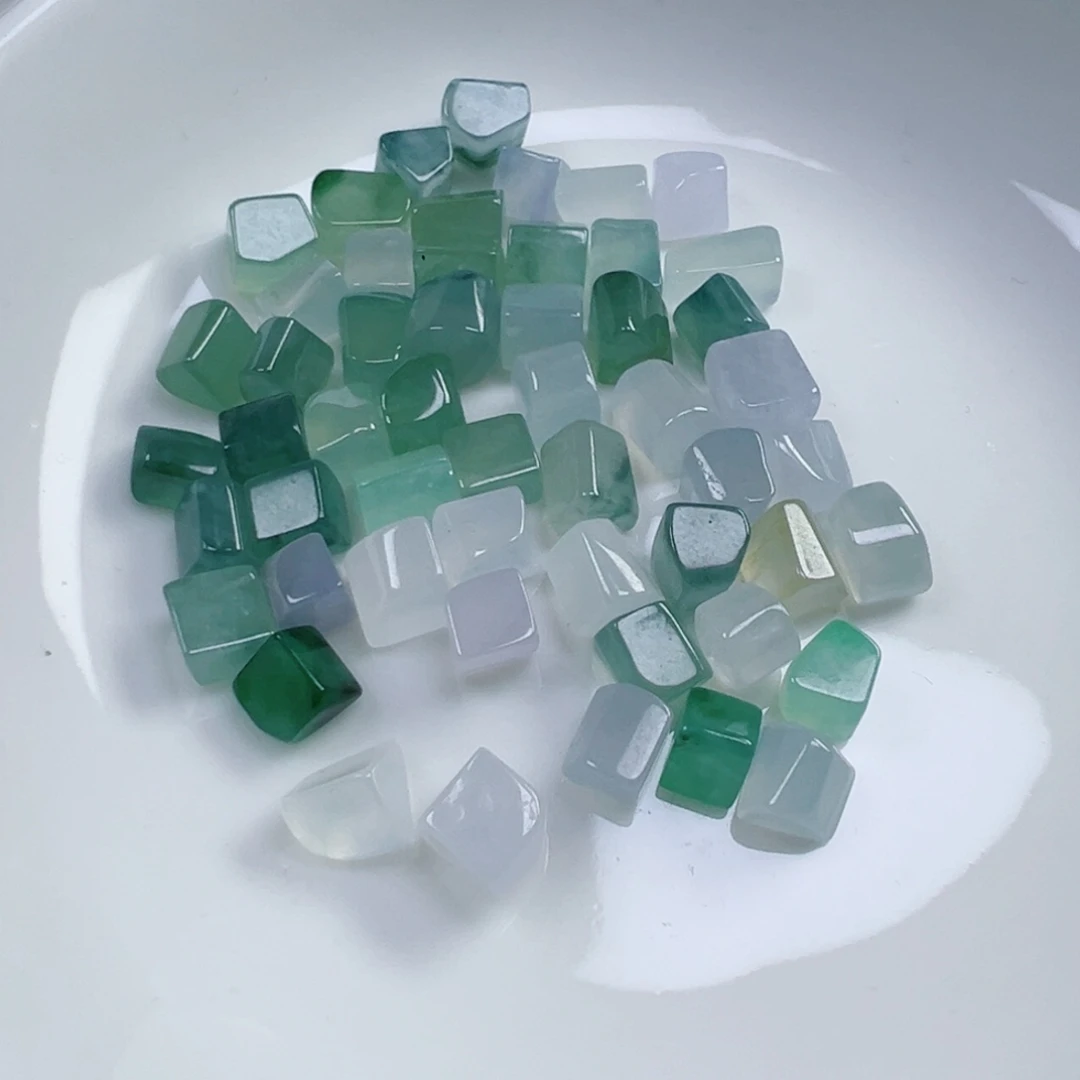 翡翠散珠随行一个，可挑，多样性发货