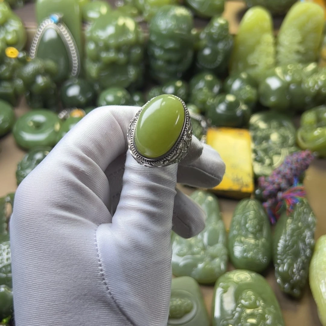 岫岩老玉（透闪石质玉）挂件未镶嵌棋****琴