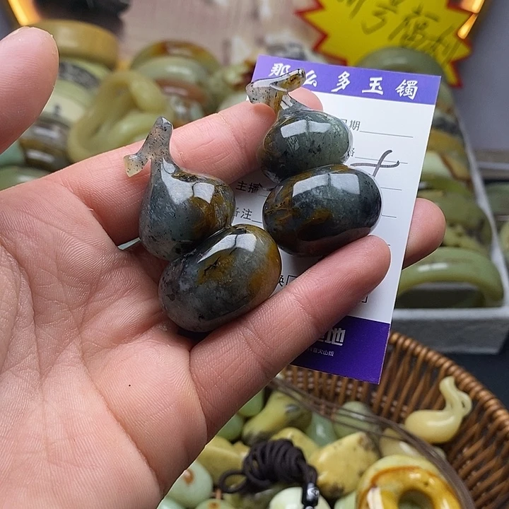 未镶嵌蛇纹石玉颈饰叶*可