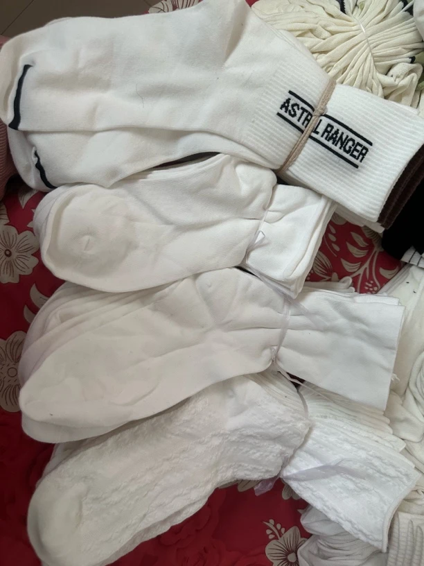 十双袜子以直播过款为主