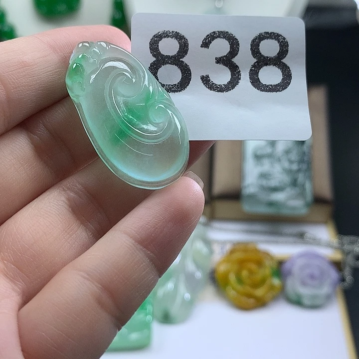 吊坠(赠链)未镶嵌翡翠