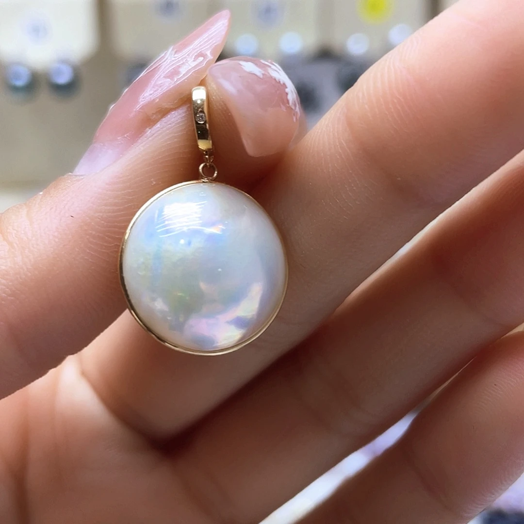 拼合珍珠（马贝珠）颈饰18K金镶嵌