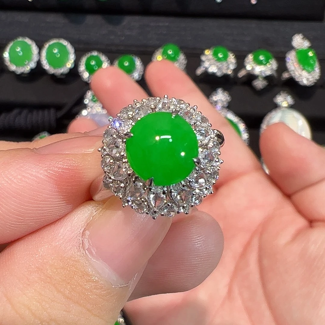 翡翠18K金镶嵌戒指蛋面