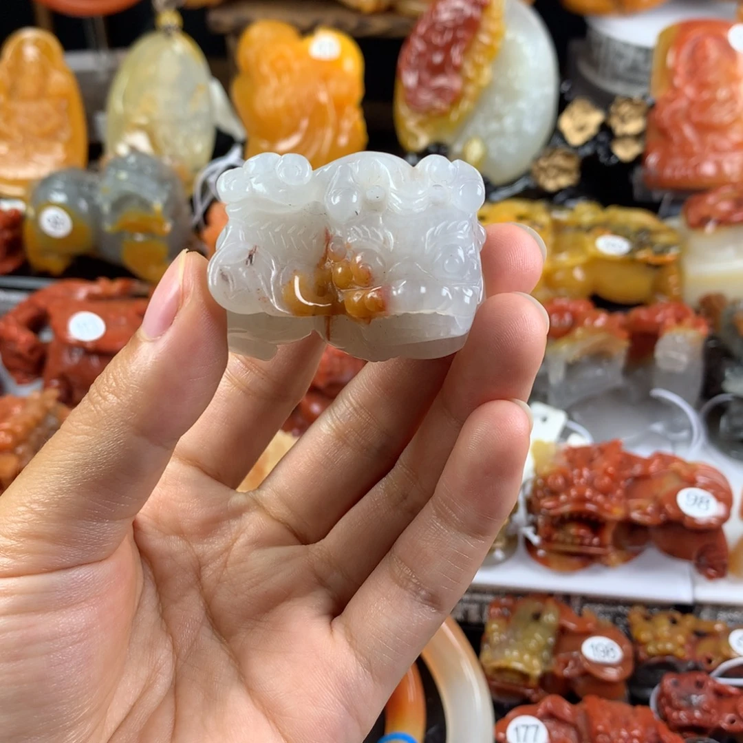 石英质玉（黄龙玉）未镶嵌挂件